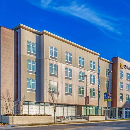 La Quinta Inn & Suites By Wyndham Kansas City Beacon Hill Екстериор снимка